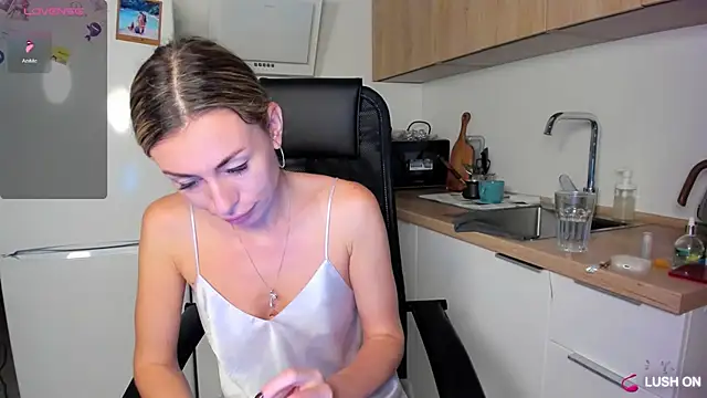 Snapshot of DannaEvan chatting on September 2025 02:22:01 PM DannaEvan online show from September 2025 02:22:01 PM