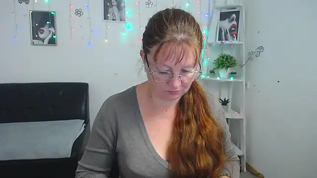 VanessaHotts online show from September 2025 05:08:01 AM