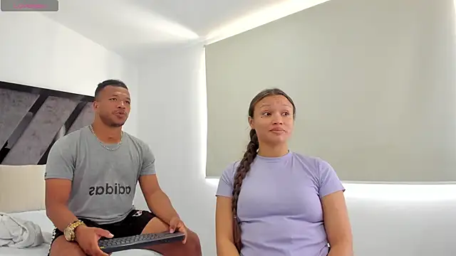 Snapshot of AnnieAndStefan chatting on December 2024 03:26:01 PM AnnieAndStefan online show from December 2024 03:26:01 PM