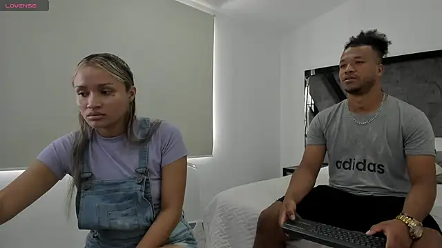 Snapshot of AnnieAndStefan chatting on January 2025 02:46:01 PM AnnieAndStefan online show from January 2025 02:46:01 PM