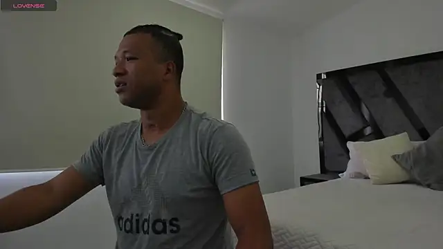 Snapshot of AnnieAndStefan chatting on January 2025 07:42:01 PM AnnieAndStefan online show from January 2025 07:42:01 PM