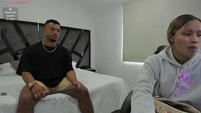 Snapshot of AnnieAndStefan chatting on September 2025 02:22:01 PM AnnieAndStefan online show from September 2025 02:22:01 PM