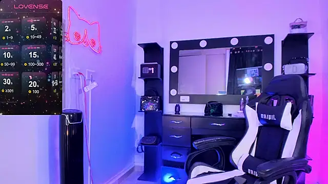 Snapshot of miss_kitty chatting on December 2024 11:20:02 PM miss kitty online show from December 2024 11:20:02 PM