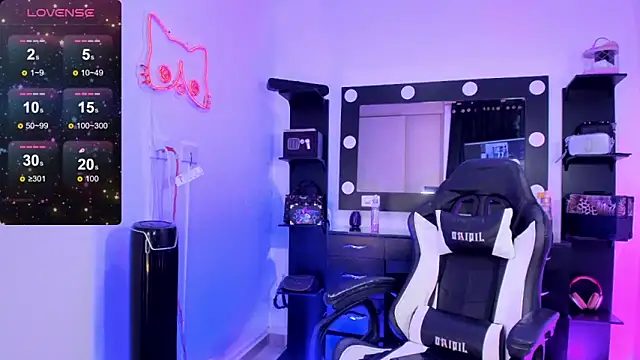 Snapshot of miss_kitty chatting on December 2024 01:25:01 AM miss kitty online show from December 2024 01:25:01 AM