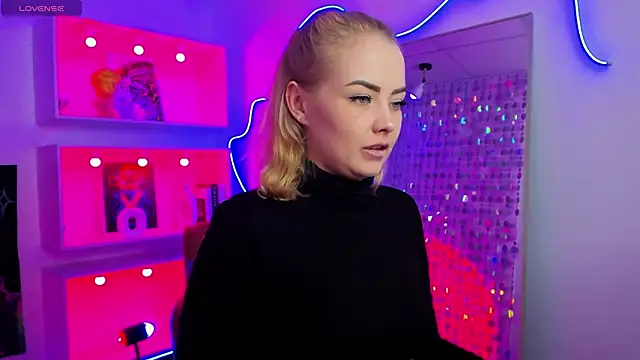 StephanieSweety online show from April 2026 06:12:01 PM