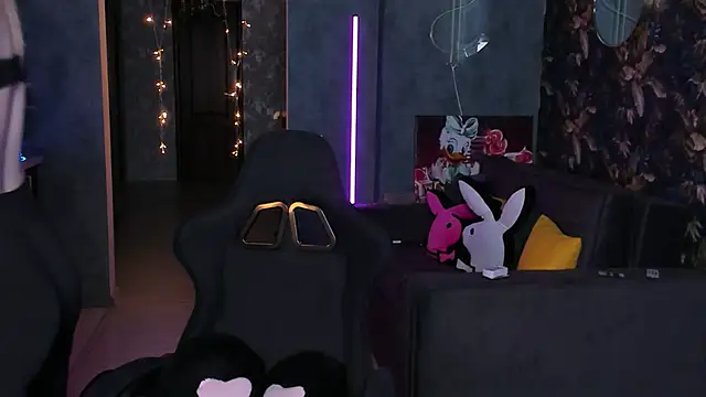 Snapshot of Blckmirrorr chatting on December 2025 02:13:02 PM Blckmirrorr online show from December 2025 02:13:02 PM