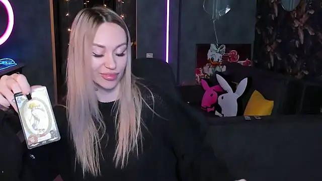 Snapshot of Blckmirrorr chatting on December 2025 09:33:02 PM Blckmirrorr online show from December 2025 09:33:02 PM