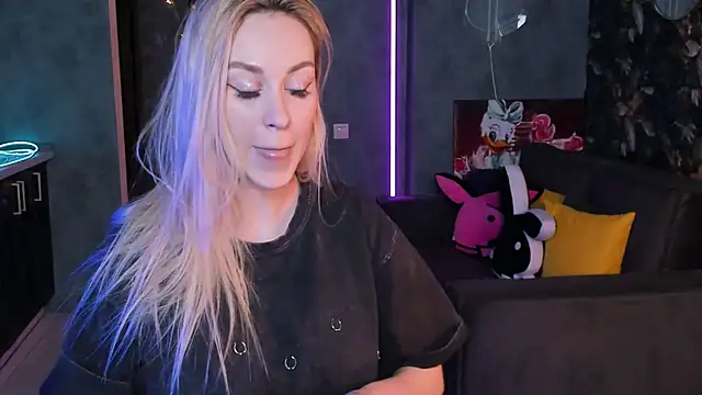 Snapshot of Blckmirrorr chatting on February 2026 01:59:02 AM Blckmirrorr online show from February 2026 01:59:02 AM