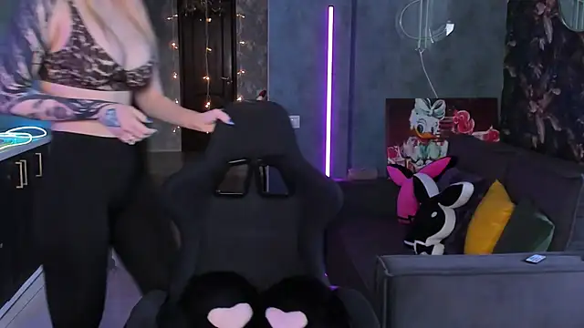 Snapshot of Blckmirrorr chatting on February 2026 04:31:01 AM Blckmirrorr online show from February 2026 04:31:01 AM