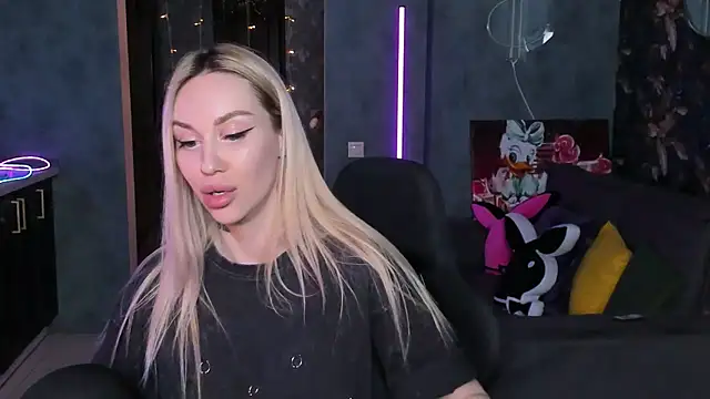 Snapshot of Blckmirrorr chatting on February 2026 04:37:02 PM Blckmirrorr online show from February 2026 04:37:02 PM