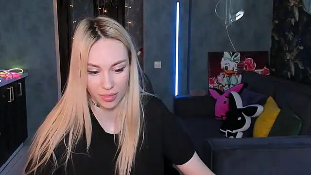 Snapshot of Blckmirrorr chatting on February 2026 02:51:01 AM Blckmirrorr online show from February 2026 02:51:01 AM