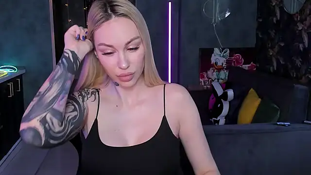 Snapshot of Blckmirrorr chatting on February 2026 06:59:02 AM Blckmirrorr online show from February 2026 06:59:02 AM