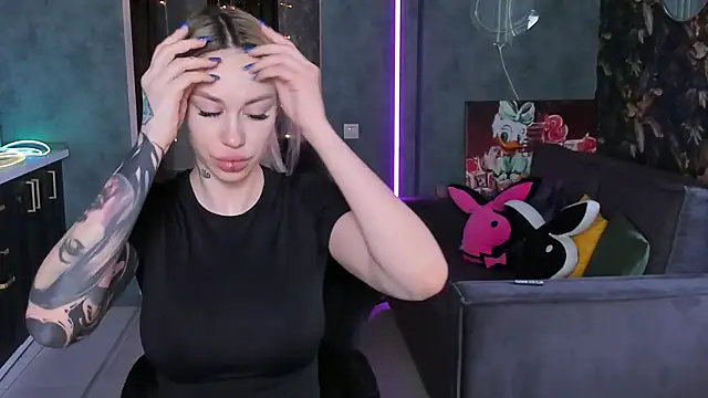 Snapshot of Blckmirrorr chatting on February 2026 04:46:02 AM Blckmirrorr online show from February 2026 04:46:02 AM