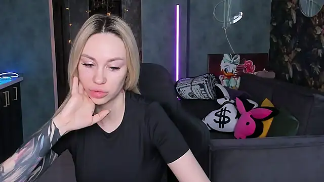 Snapshot of Blckmirrorr chatting on March 2026 07:03:02 AM Blckmirrorr online show from March 2026 07:03:02 AM