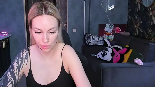 Snapshot of Blckmirrorr chatting on March 2026 06:50:02 AM Blckmirrorr online show from March 2026 06:50:02 AM