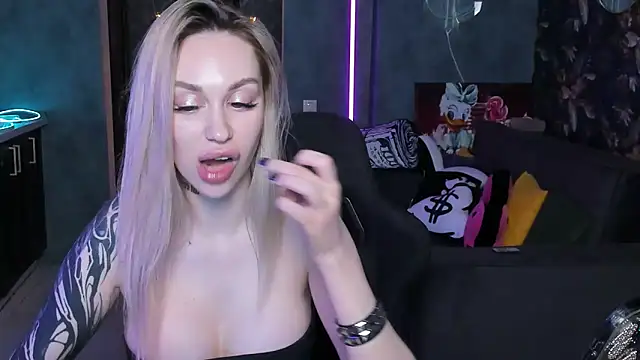 Snapshot of Blckmirrorr chatting on March 2026 10:46:01 PM Blckmirrorr online show from March 2026 10:46:01 PM