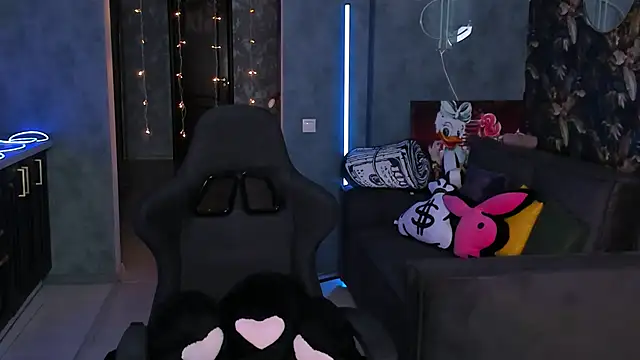 Snapshot of Blckmirrorr chatting on March 2026 01:43:02 PM Blckmirrorr online show from March 2026 01:43:02 PM