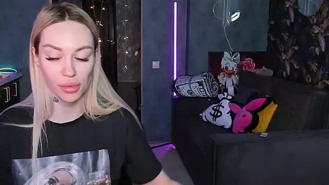 Snapshot of Blckmirrorr chatting on March 2026 11:54:02 AM Blckmirrorr online show from March 2026 11:54:02 AM