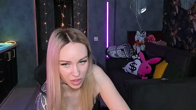 Snapshot of Blckmirrorr chatting on April 2026 02:58:01 PM Blckmirrorr online show from April 2026 02:58:01 PM