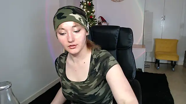 Crystal-dreamt online show from November 2025 09:42:01 AM