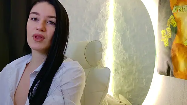 moniqque online show from October 2025 04:46:02 AM