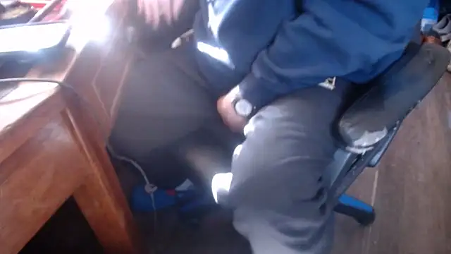 Snapshot of GingerSnappUSA chatting on November 2025 03:11:01 PM GingerSnappUSA online show from November 2025 03:11:01 PM