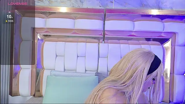 valkiria moore online show from March 2026 08:04:01 PM