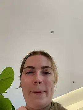 Snapshot of KissMissAngela chatting on March 2025 04:18:01 PM KissMissAngela online show from March 2025 04:18:01 PM