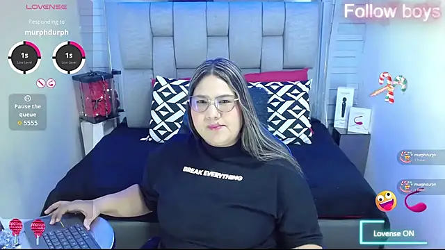 evelin zaens online show from October 2025 04:22:02 AM