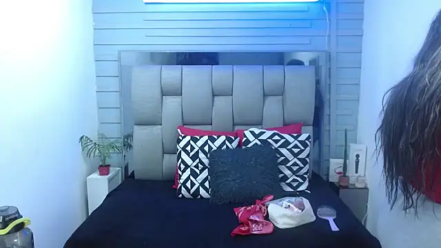 evelin zaens online show from March 2026 04:06:02 AM