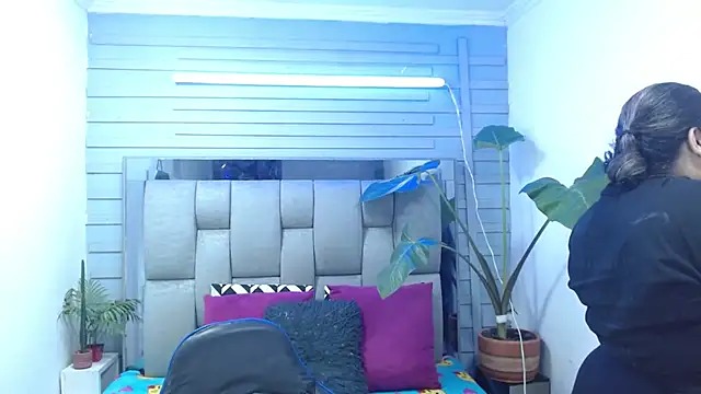 evelin zaens online show from April 2026 04:04:01 AM