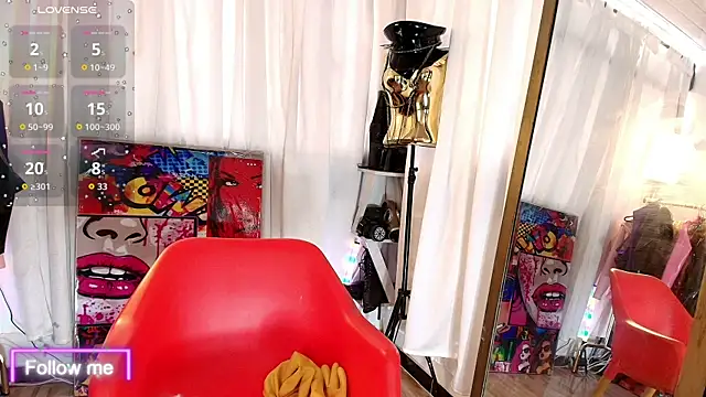 Snapshot of LatexDevil_Blondie chatting on December 2025 06:34:02 PM LatexDevil Blondie online show from December 2025 06:34:02 PM