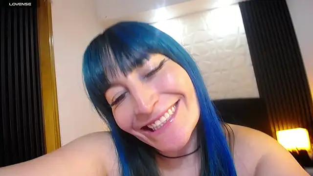 Snapshot of alicia_moom chatting on December 2024 05:43:02 PM alicia moom online show from December 2024 05:43:02 PM