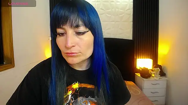 Snapshot of alicia_moom chatting on December 2024 09:18:02 PM alicia moom online show from December 2024 09:18:02 PM