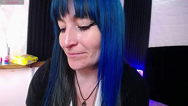 Snapshot of alicia_moom chatting on January 2025 11:02:02 PM alicia moom online show from January 2025 11:02:02 PM