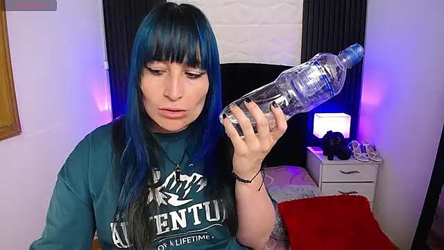 Snapshot of alicia_moom chatting on January 2025 07:56:01 PM alicia moom online show from January 2025 07:56:01 PM