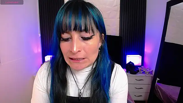 Snapshot of alicia_moom chatting on January 2025 08:01:02 PM alicia moom online show from January 2025 08:01:02 PM