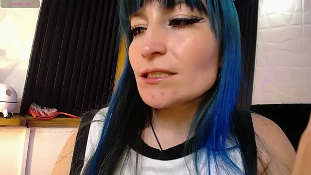 Snapshot of alicia_moom chatting on February 2025 11:06:01 PM alicia moom online show from February 2025 11:06:01 PM