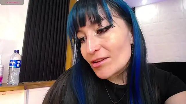 Snapshot of alicia_moom chatting on February 2025 05:17:02 PM alicia moom online show from February 2025 05:17:02 PM