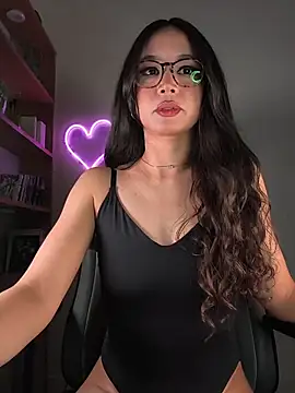 Naughty-Jessie online show from May 2026 09:09:01 PM