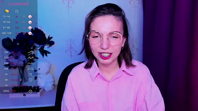 KindHazelHere  online show from March 2026 03:32:01 AM