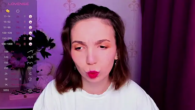 KindHazelHere  online show from April 2026 08:20:02 PM