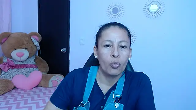 mature martina online show from January 2025 10:33:01 PM