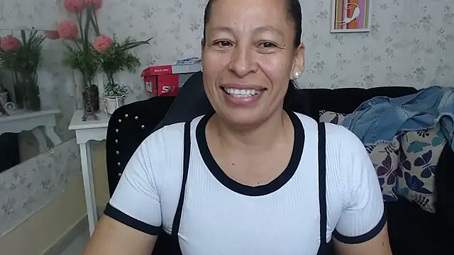 mature martina online show from March 2025 12:06:02 PM