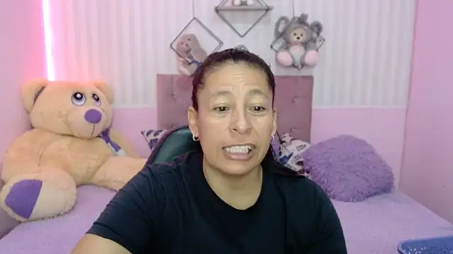 mature martina online show from November 2025 05:06:01 PM