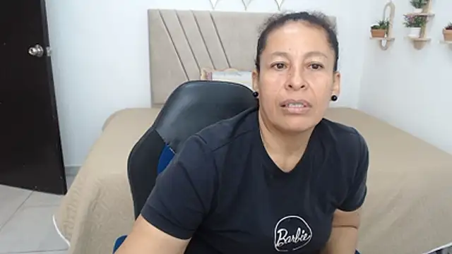 mature martina online show from March 2026 08:10:01 PM