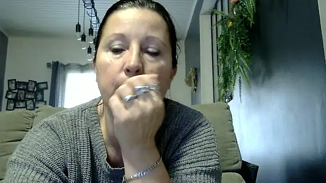 feline27 online show from January 2026 02:00:01 PM