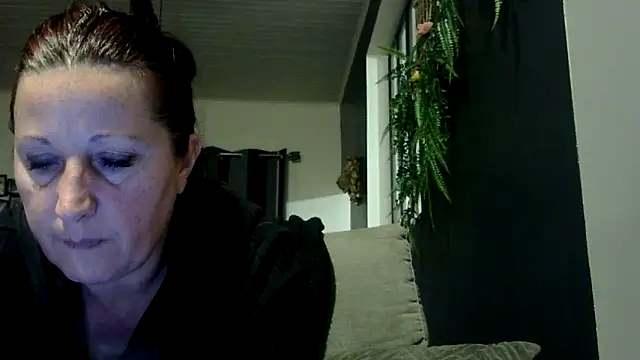 feline27 online show from April 2026 09:09:02 PM