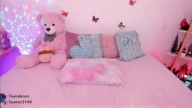 Zara uwu  online show from February 2025 03:08:01 PM