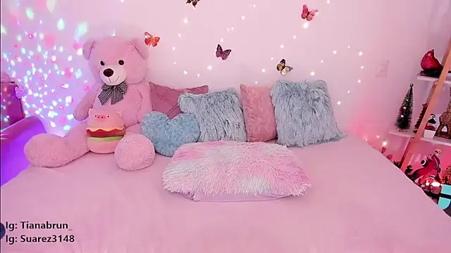 Zara uwu  online show from March 2025 03:26:01 PM